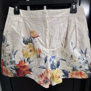 Express women short